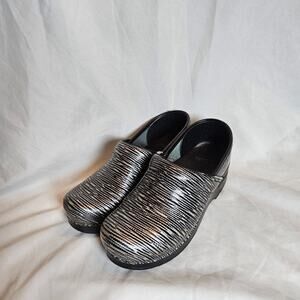 Dansko Silver & Black Metallic Stripe Clogs Womens Size 38 US 7.5-8